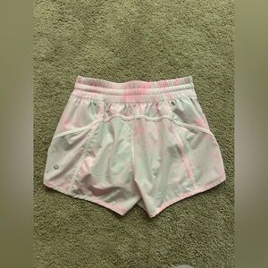 Lululemon Tracker Short V *4"
Diamond Dye White Miami Pink